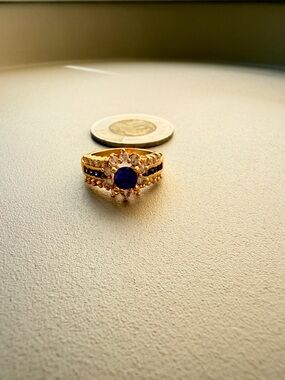 Vintage Gold-Plated Women's Ring with Deep Blue Center Stone - Size 7